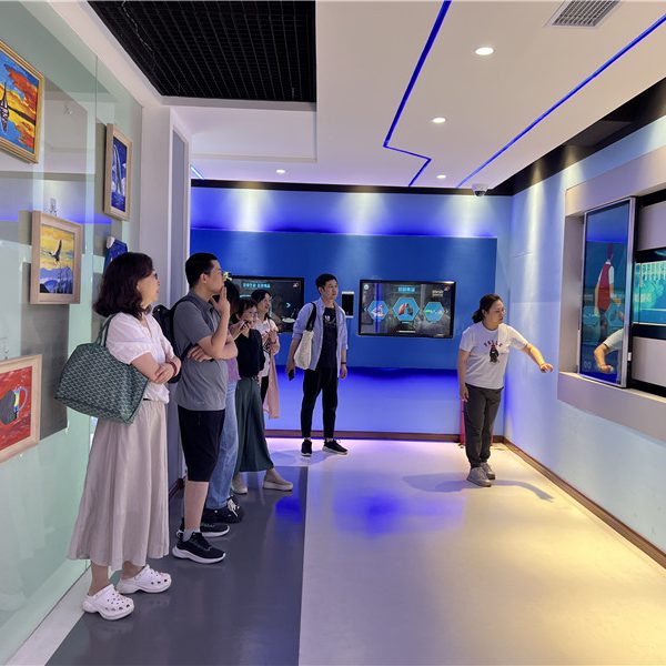 2-2参观展馆2