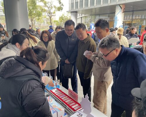 250305AM东方滨江渔人码头开展锋火相传·无毒同行禁毒宣传活动-5