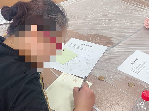 {"ARInfo":{"IsUseAR":false},"Version":"1.0.0","MakeupInfo":{"IsUseMakeup":false},"FaceliftInfo":{"IsChangeEyeLift":false,"IsChangeFacelift":false,"IsChangePostureLift":false,"IsChangeNose":false,"IsChangeFaceChin":false,"IsChangeMouth":false,"IsChangeThinFace":false},"BeautyInfo":{"SwitchMedicatedAcne":false,"IsAIBeauty":false,"IsBrightEyes":false,"IsSharpen":false,"IsOldBeauty":false,"IsReduceBlackEyes":false},"HandlerInfo":{"AppName":2},"FilterInfo":{"IsUseFilter":false}}